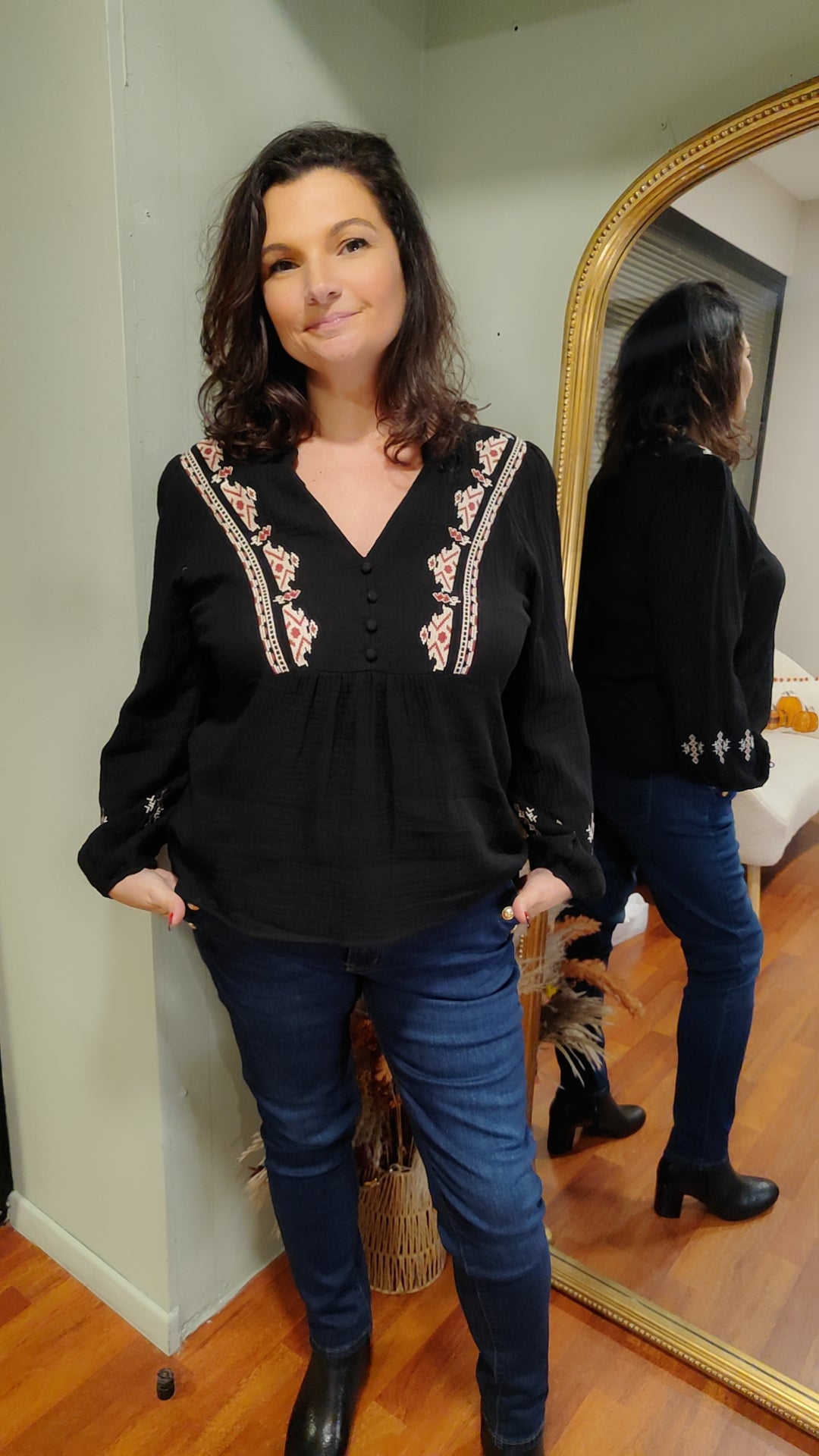 Blouse gaze noire et broderie
