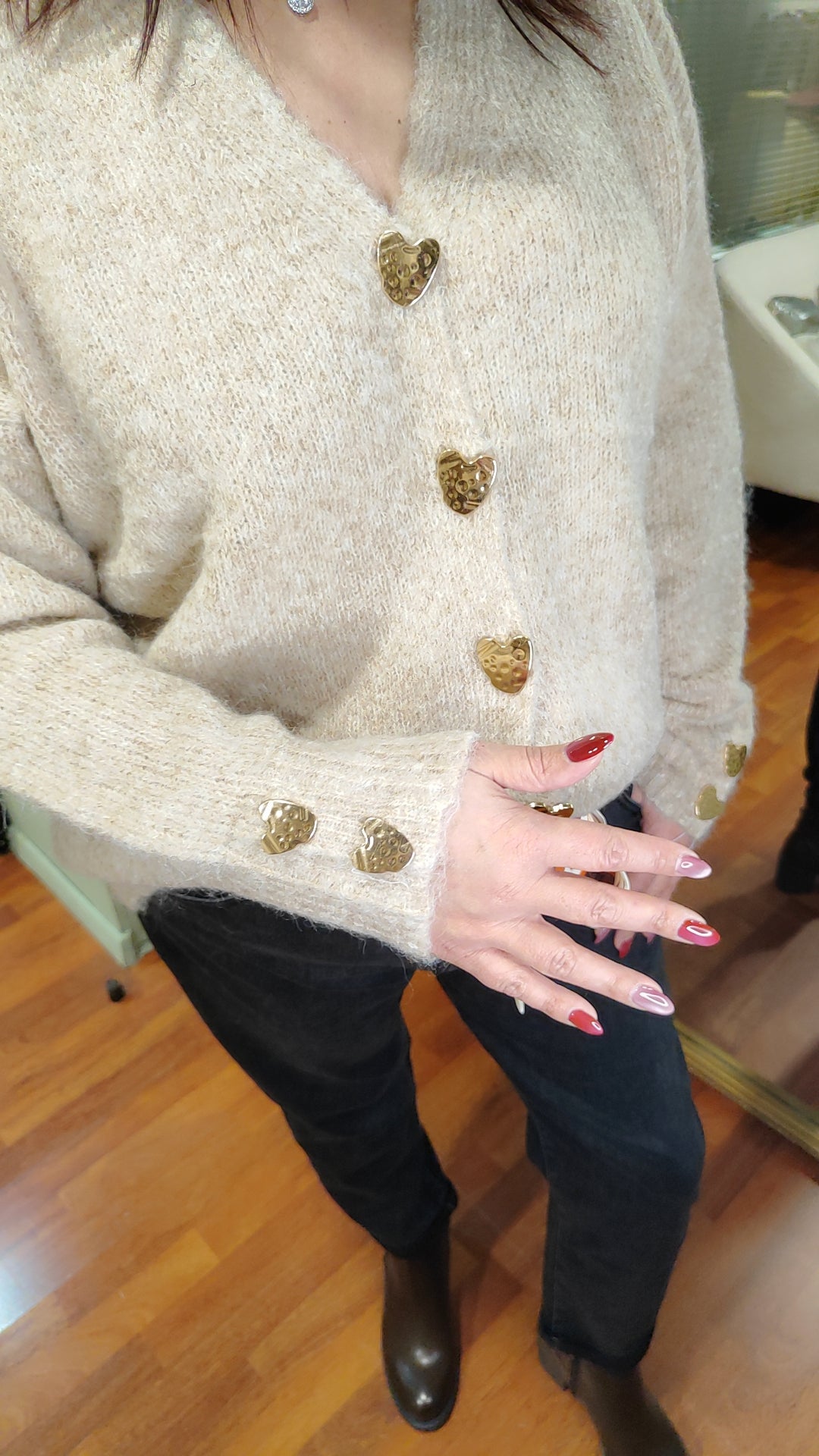 Gilet doux beige boutons coeur