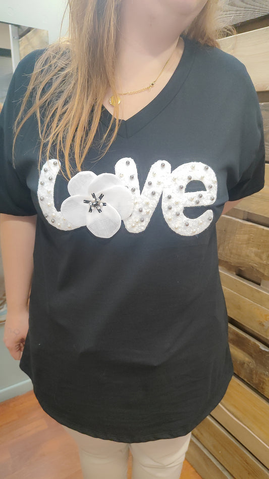 T-shirt love noir avec broche fleur