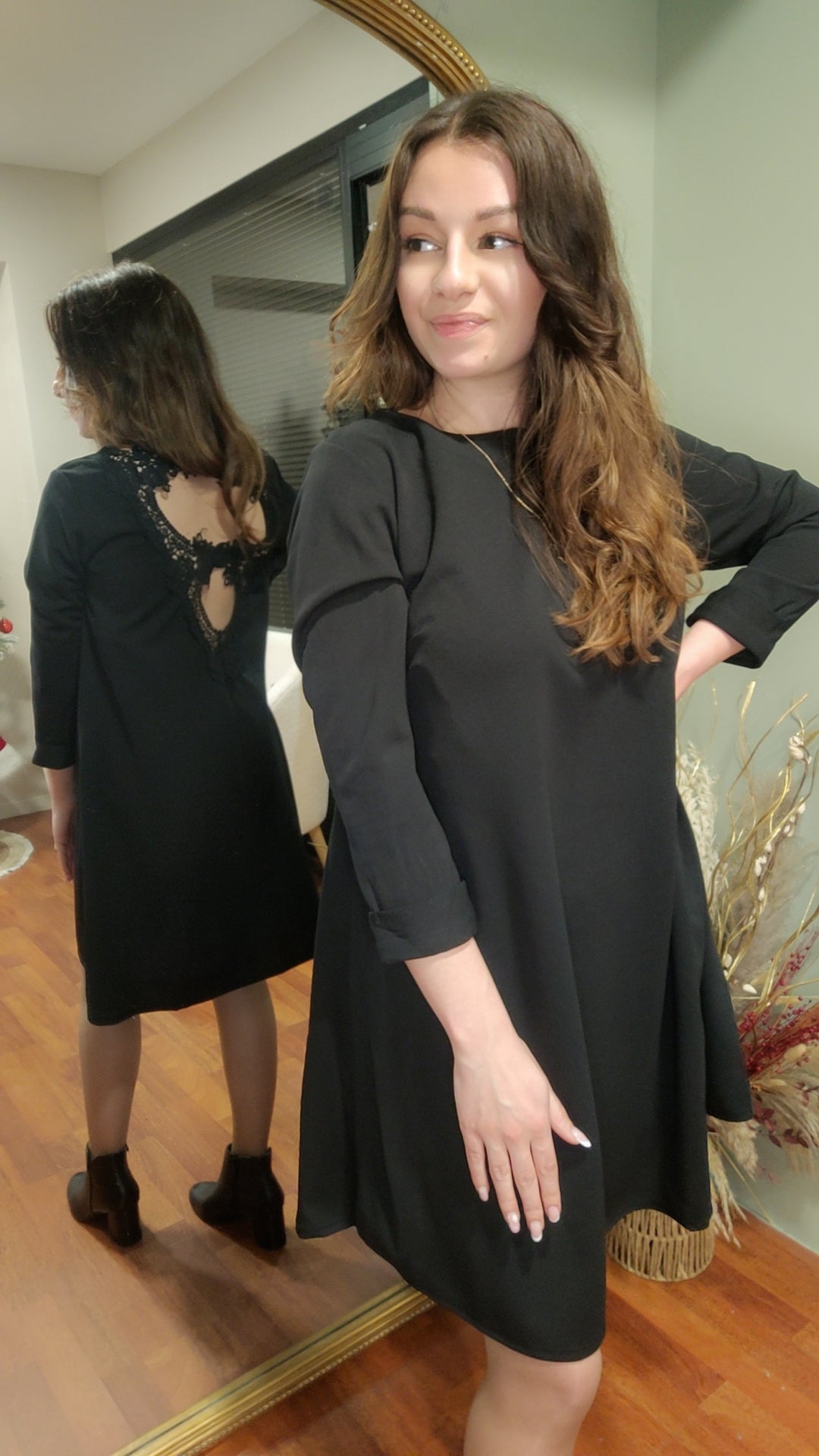 Robe droite dos dentelle noire