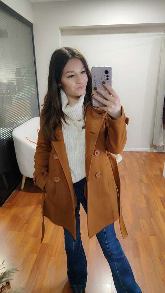 Manteau ceinturé et boutons court