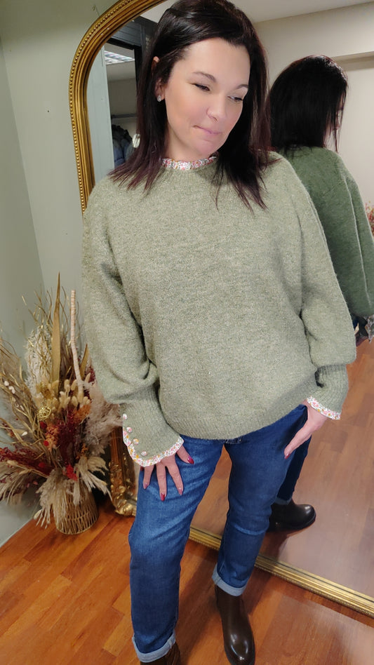 Pull kaki détail fleuri