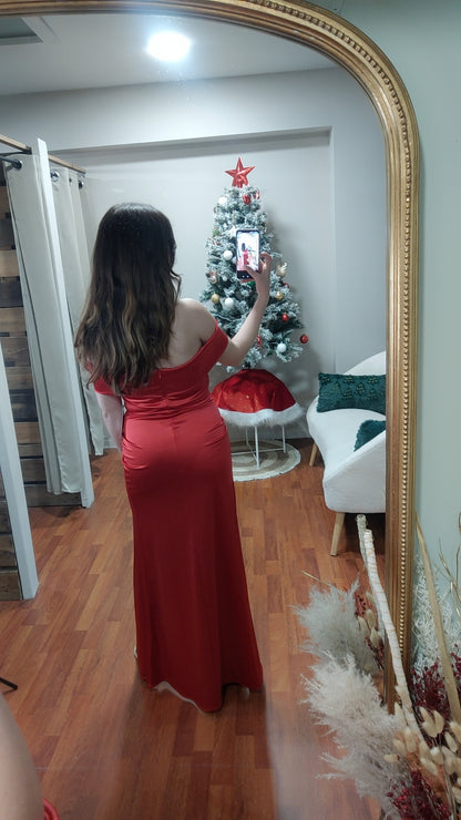 Robe col bardot satinée rouge