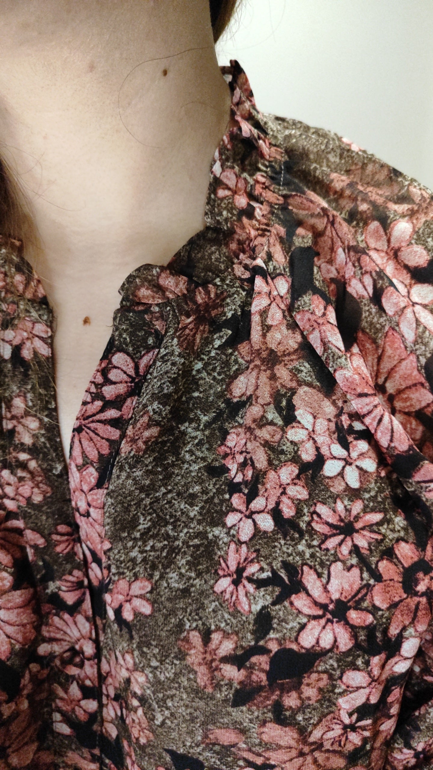 Chemise choco/noir fleurie rose