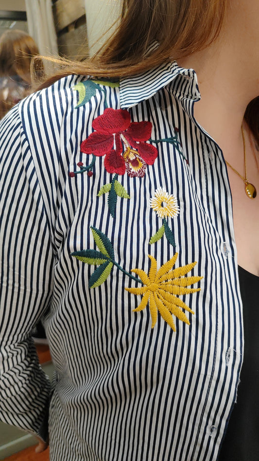 Chemise rayée brodée
