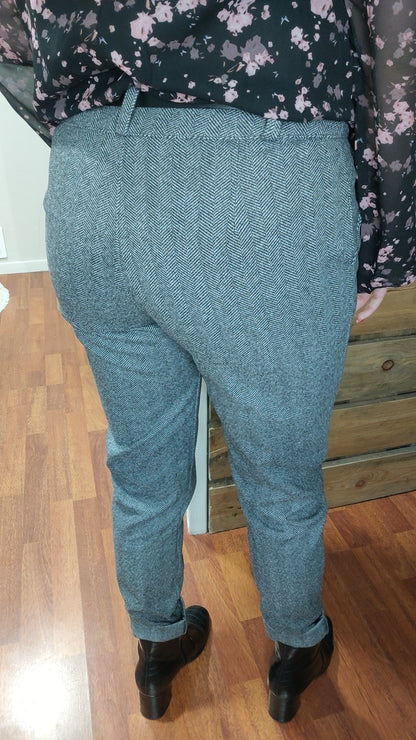 Pantalon carotte gris chevron avec ceintyref