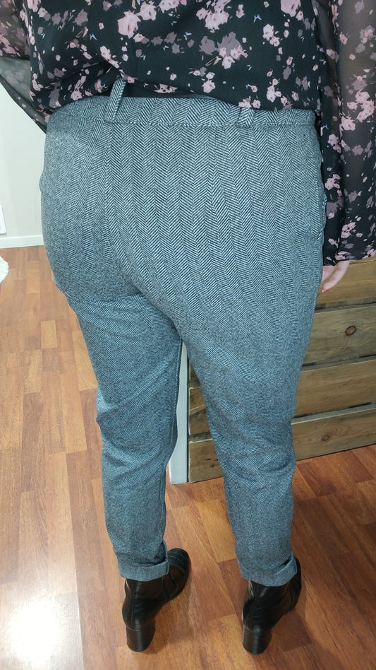 Pantalon carotte gris chevron avec ceintyref