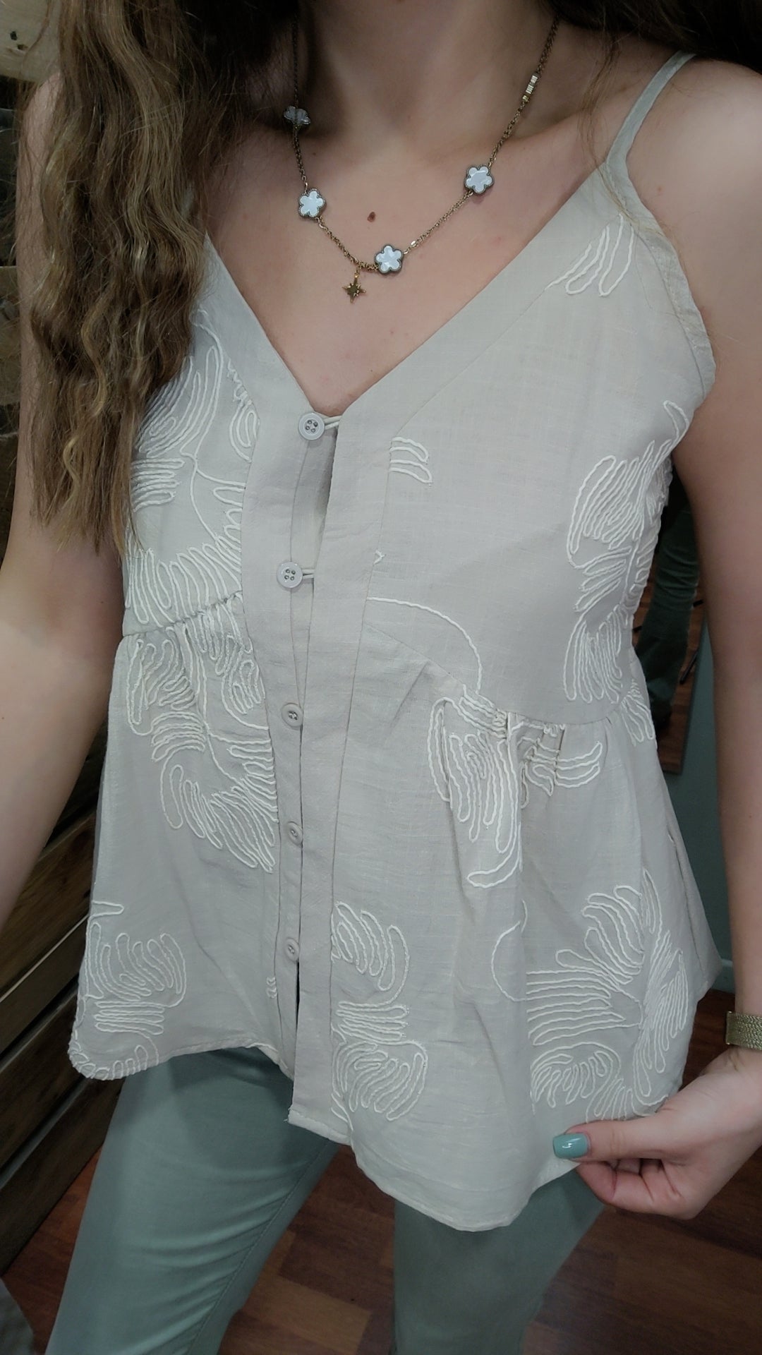 Top fines bretelles beige broderie