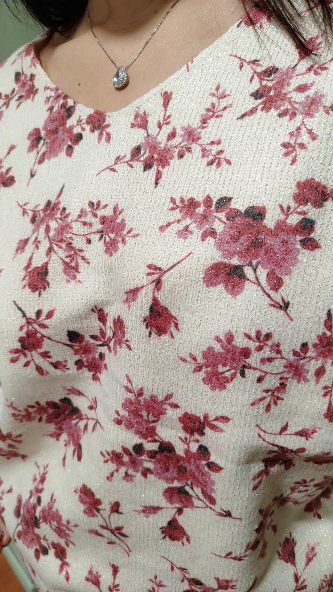 Pull beige fleuri doré