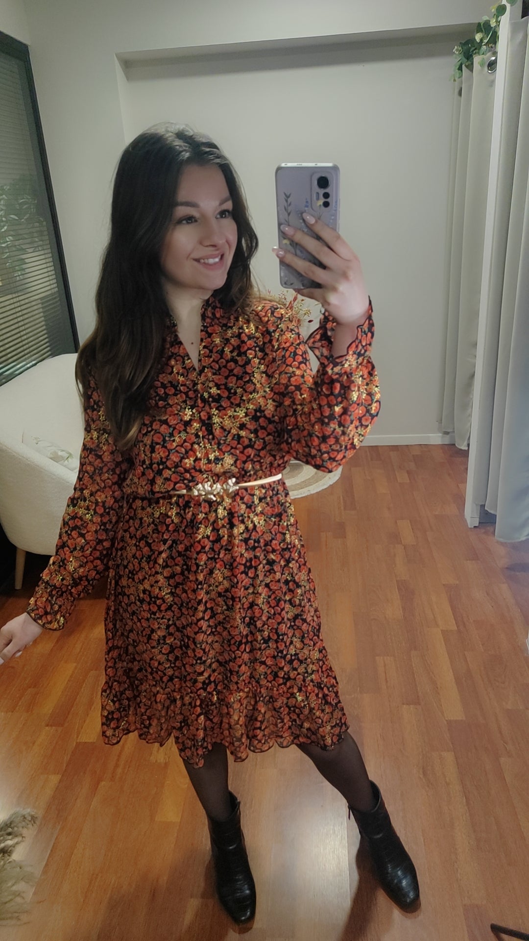 Robe fleurie rouge et dorure