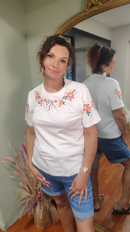 T-shirt blanc brodé fleurs