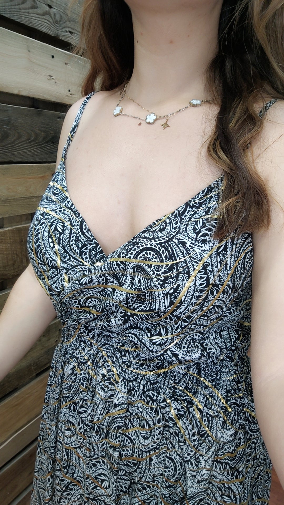 Robe magique noire et dorée