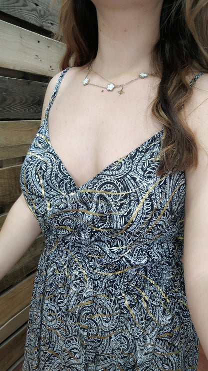 Robe magique noire et dorée