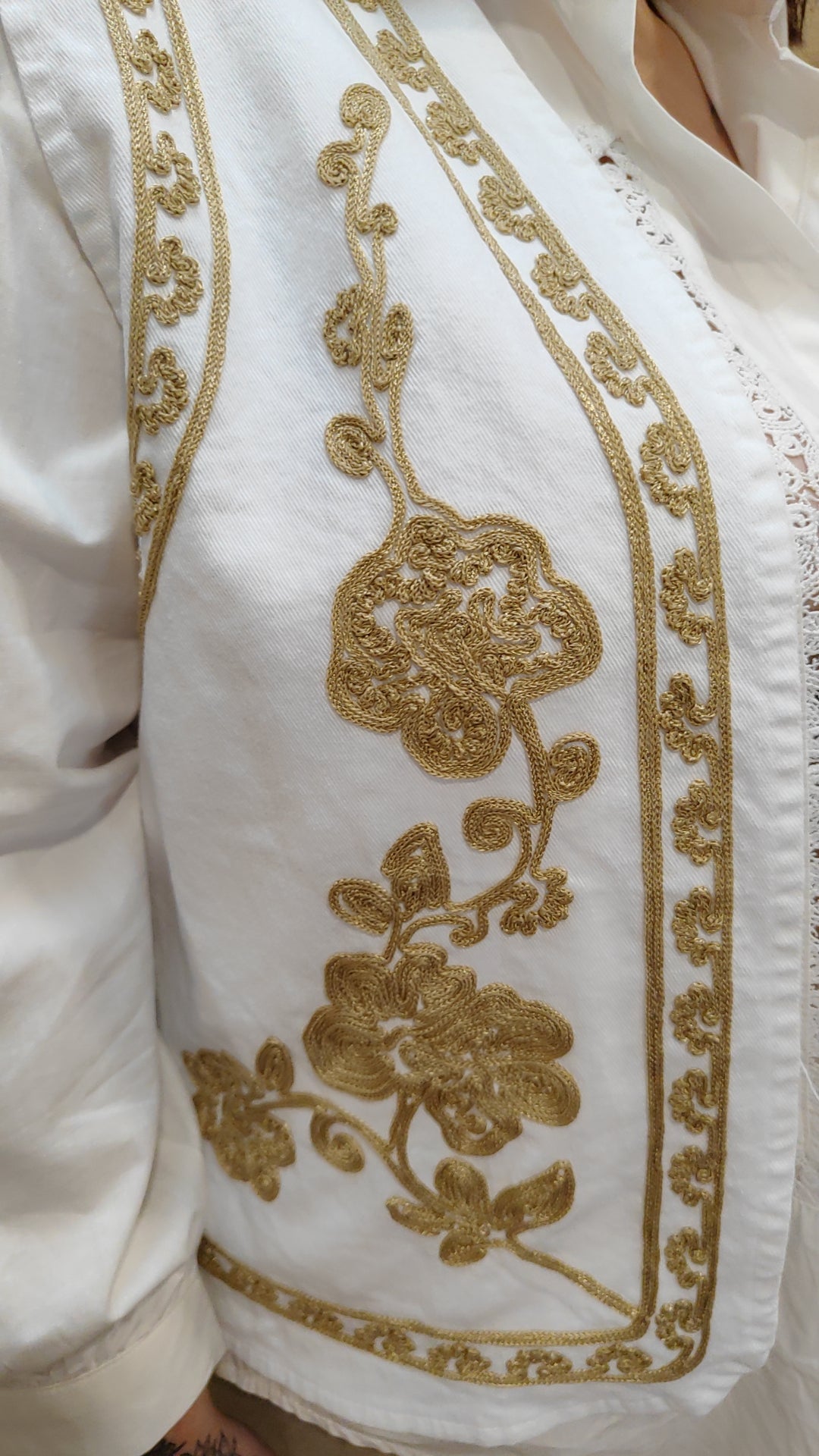 Boléro blanc et doré brodé