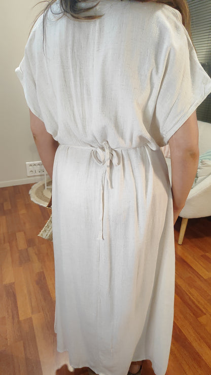Robe beige lin et bijoux