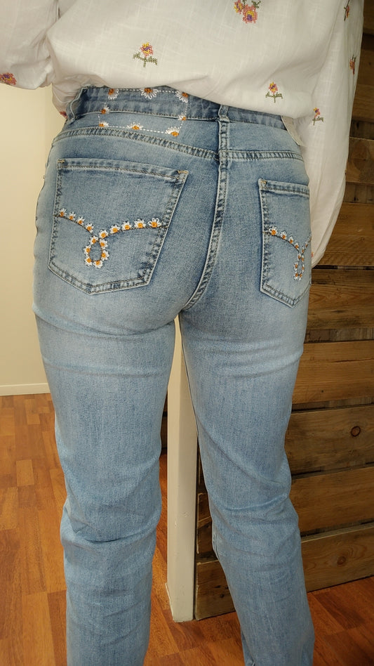 Jean droit brodé à l'arrière