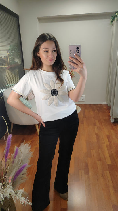 T-shirt blanc fleur brodée