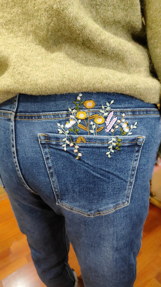 Jean bleu brodé fleurs