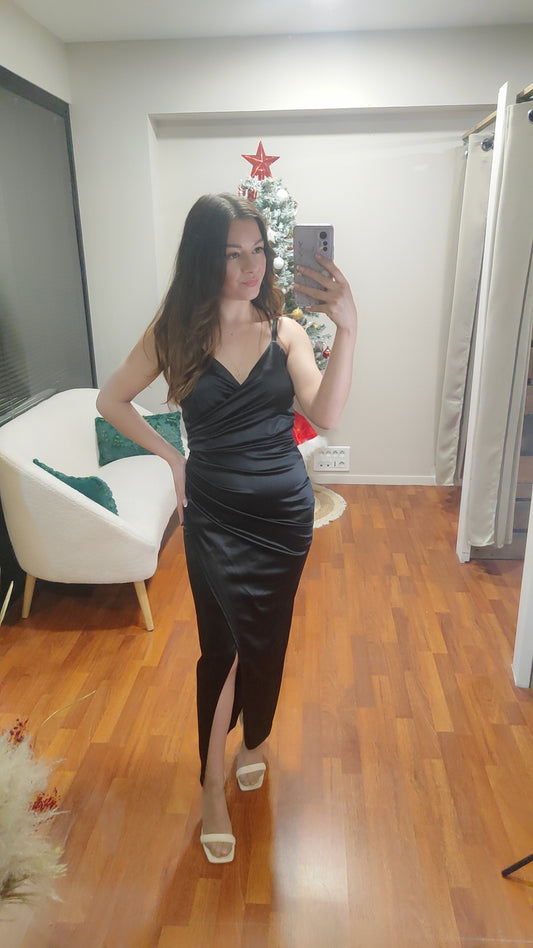 Robe bretelle satinée noire